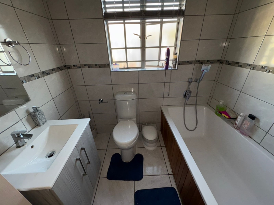 3 Bedroom Property for Sale in Waterkloof East North West